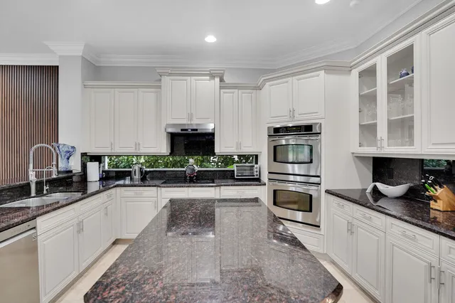 $1,745,000 | 718 Edgebrook Lane, West Palm Beach, FL 33411