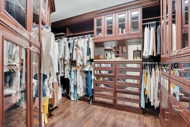 $1,745,000 | 718 Edgebrook Lane, West Palm Beach, FL 33411