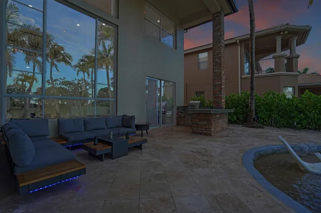 $1,745,000 | 718 Edgebrook Lane, West Palm Beach, FL 33411