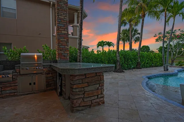 $1,745,000 | 718 Edgebrook Lane, West Palm Beach, FL 33411