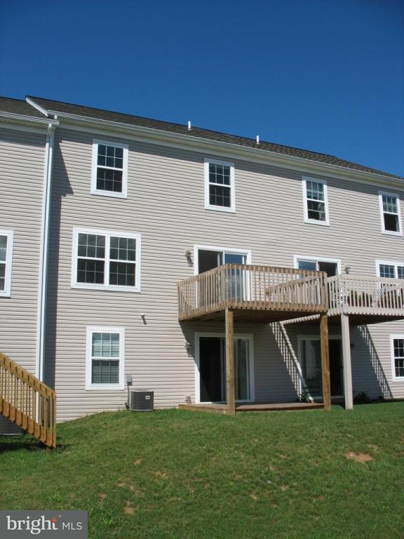 524 Fox Ridge Lane Lebanon, PA 17042 - Photo 2 of 9 Gallery Image 2