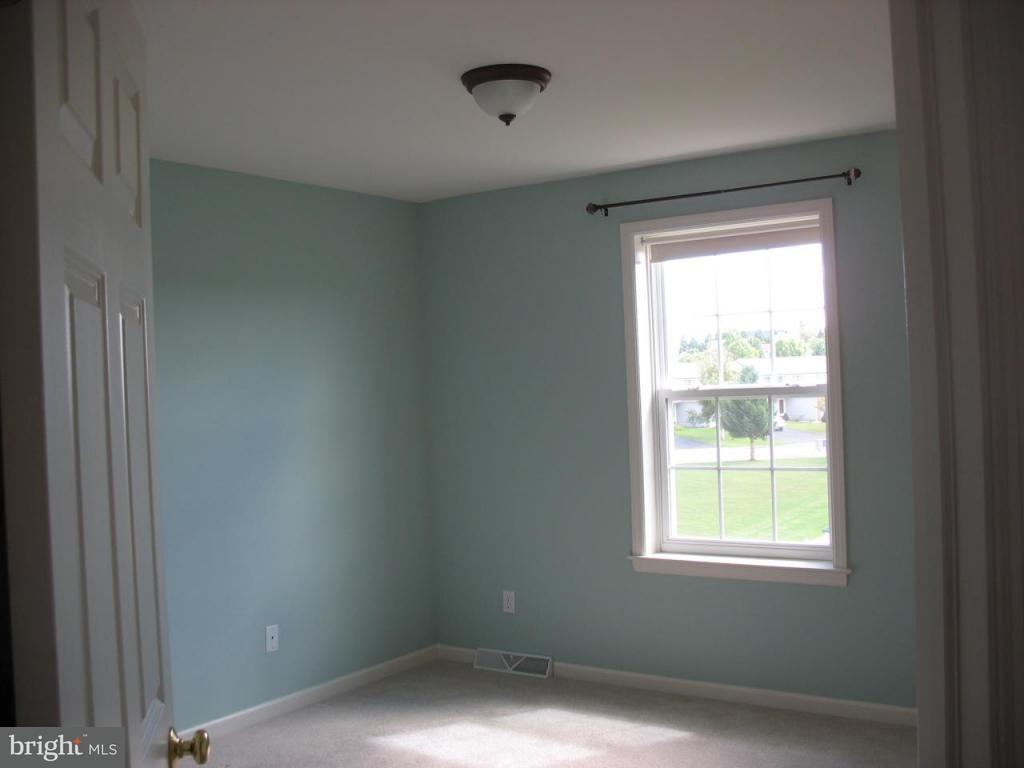 524 Fox Ridge Lane Lebanon, PA 17042 - Photo 3 of 9 Gallery Image 3