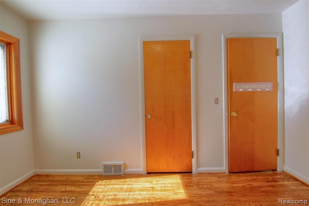1536 Cook Road Grosse Pointe Woods, MI 48236 - Photo 15 of 39