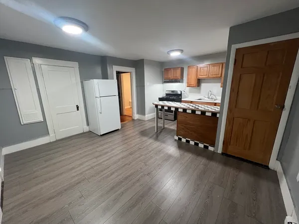 $2,500 | 17 Pennsylvania Avenue, Unit 3, Somerville, MA 02145