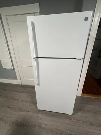 $2,500 | 17 Pennsylvania Avenue, Unit 3, Somerville, MA 02145