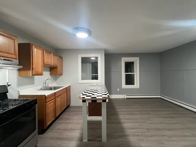 $2,500 | 17 Pennsylvania Avenue, Unit 3, Somerville, MA 02145