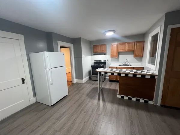 $2,500 | 17 Pennsylvania Avenue, Unit 3, Somerville, MA 02145