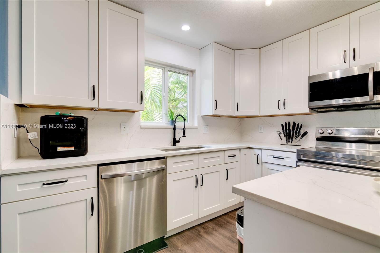 22512 Logwood Avenue Boca Raton, FL 33428 - Photo 11 of 39 Gallery Image 11