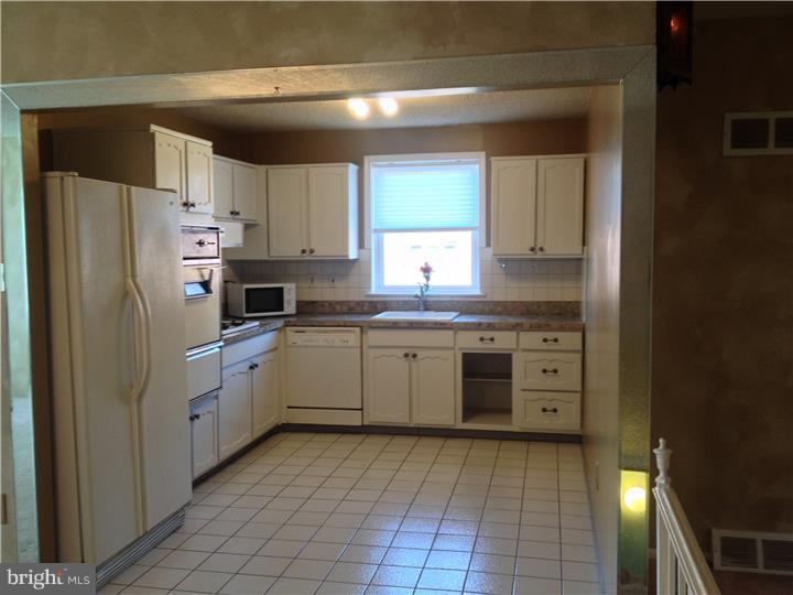 9823 Dungan Road Philadelphia, PA 19115 - Photo 11 of 25 Kitchen