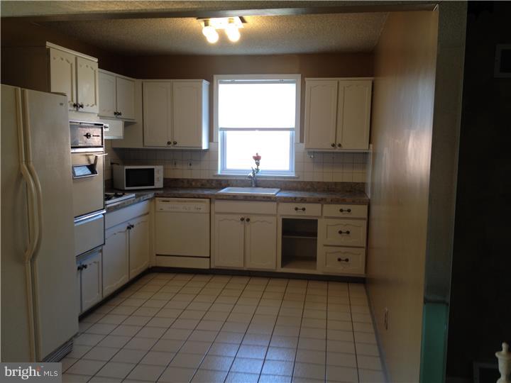 9823 Dungan Road Philadelphia, PA 19115 - Photo 12 of 25 Kitchen