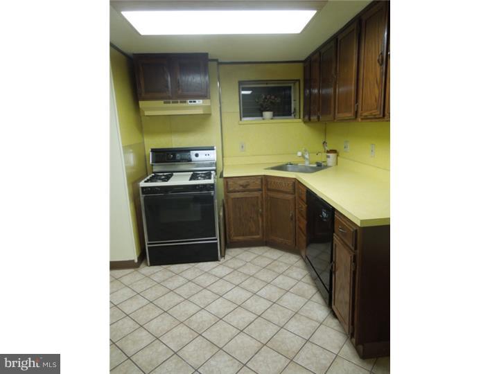 9823 Dungan Road Philadelphia, PA 19115 - Photo 6 of 25 Kitchen