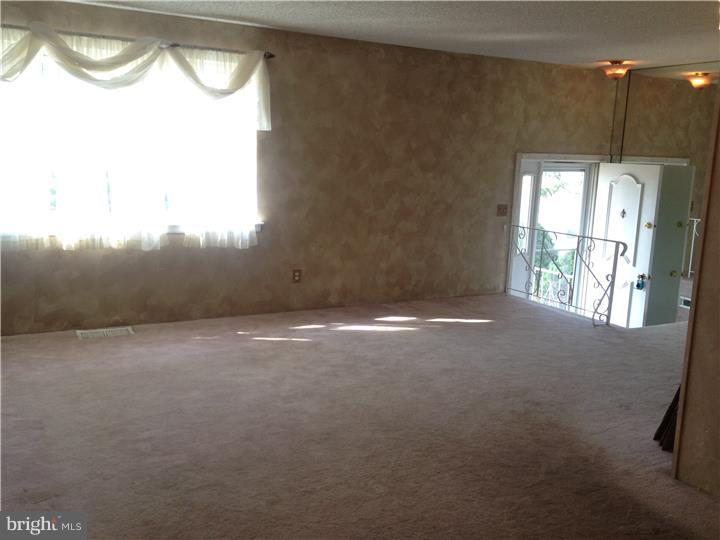 9823 Dungan Road Philadelphia, PA 19115 - Photo 9 of 25 Living Room