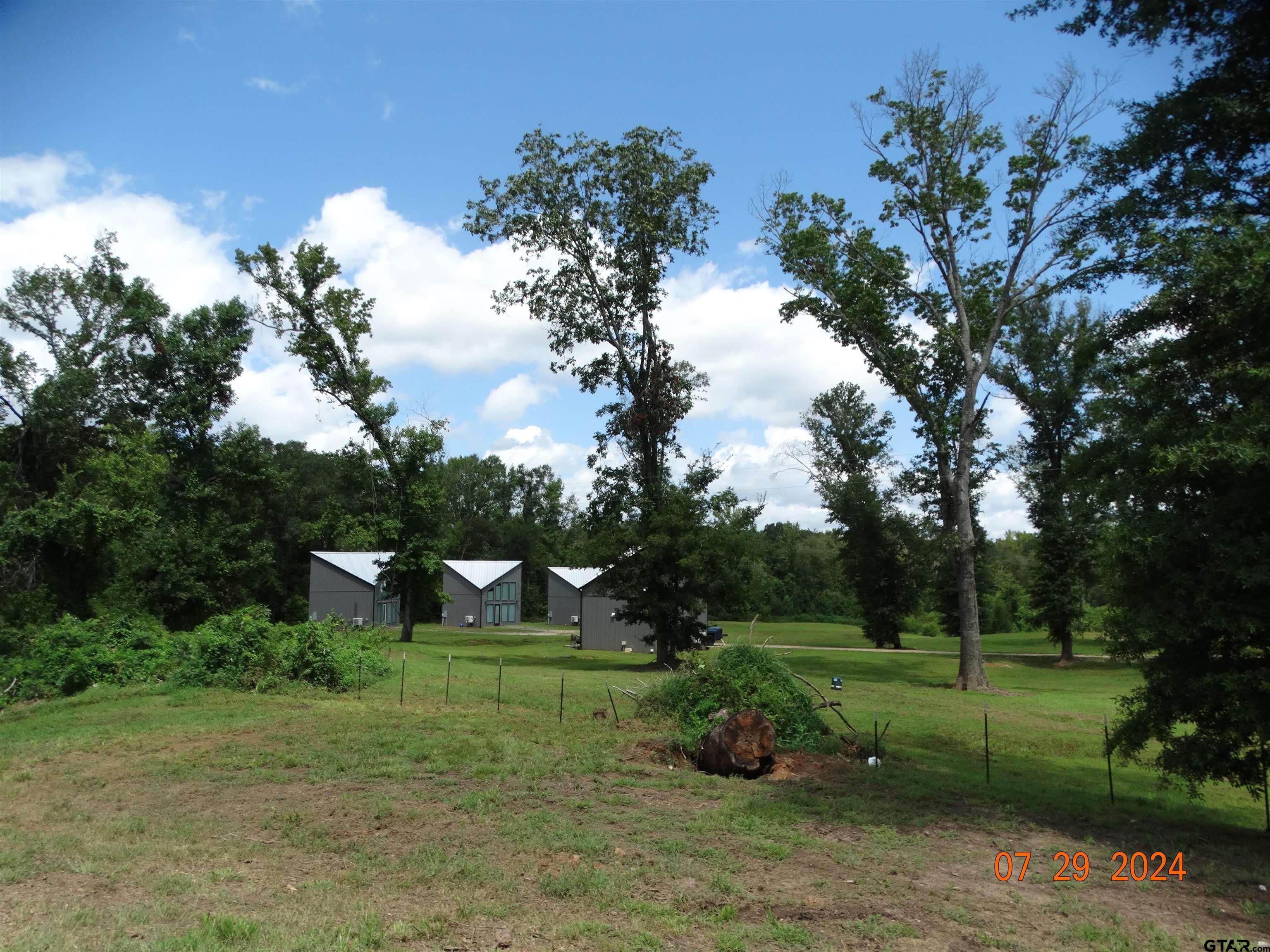 11227 Interstate 20 Tyler, TX 75708 - Photo 4 of 33 a view of a garden with a tree