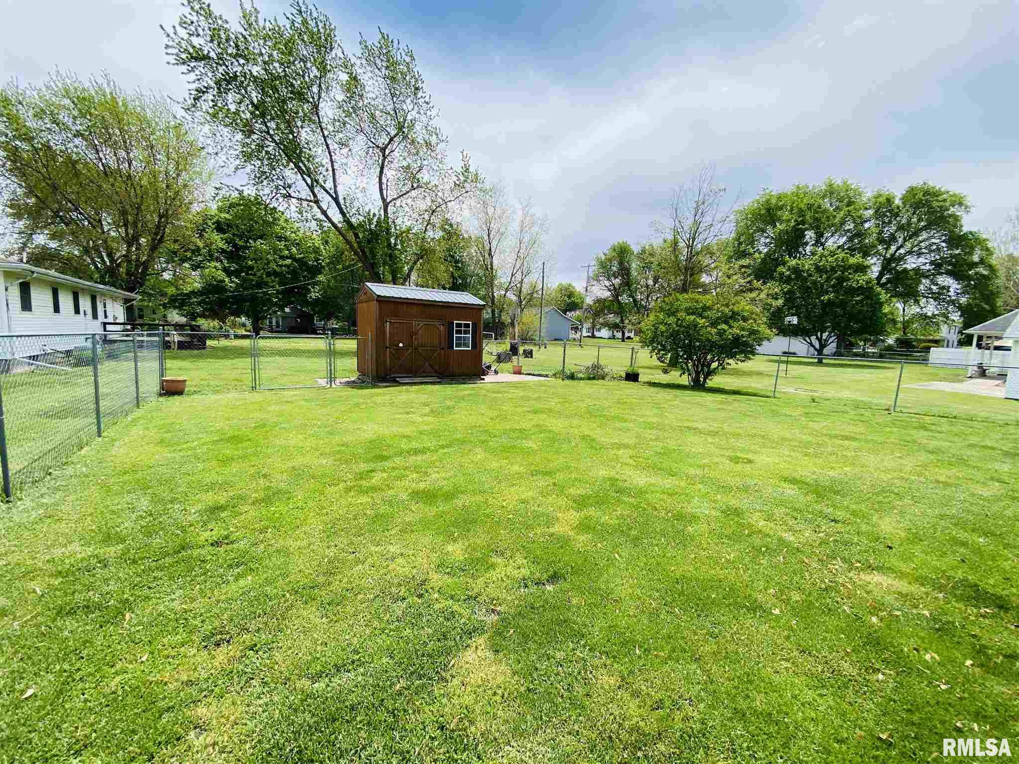 564 Walnut Street Bushnell, IL 61422 - Photo 3 of 32 Gallery Image 3