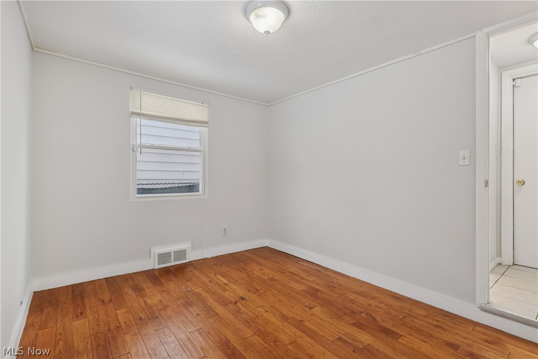 4480 Birchwold Road Cleveland, OH 44121 - Photo 20 of 30