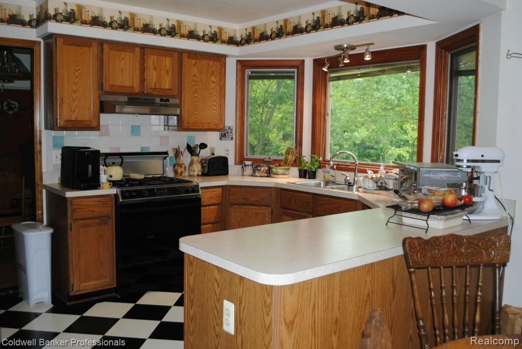 562 East Dawson Road Milford, MI 48381 - Photo 5 of 22 035.jpg