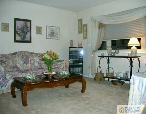 14 Winslow Road Edison, NJ 08837 - Photo 2 of 8 Gallery Image 2