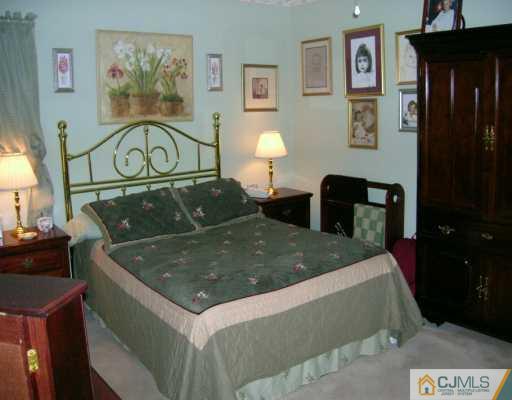 14 Winslow Road Edison, NJ 08837 - Photo 6 of 8 Gallery Image 6