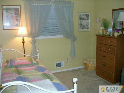 14 Winslow Road Edison, NJ 08837 - Photo 8 of 8 Gallery Image 8