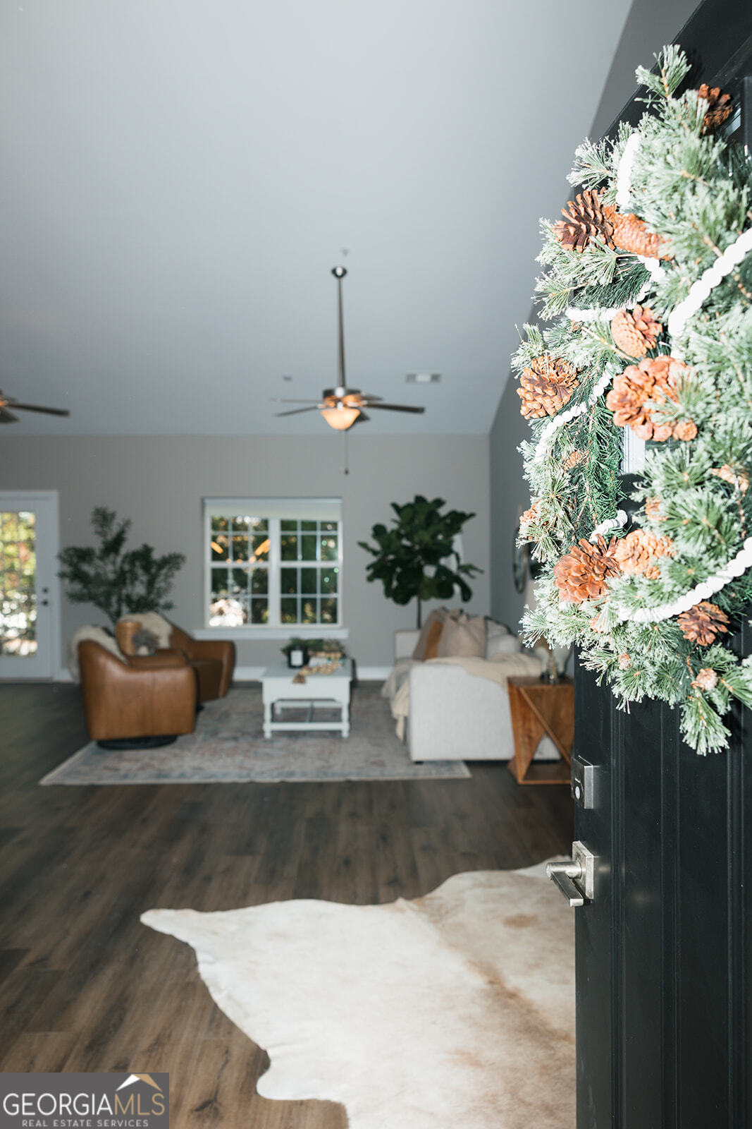 4304 Commonwealth Circle Newnan, GA 30263 - Photo 3 of 38