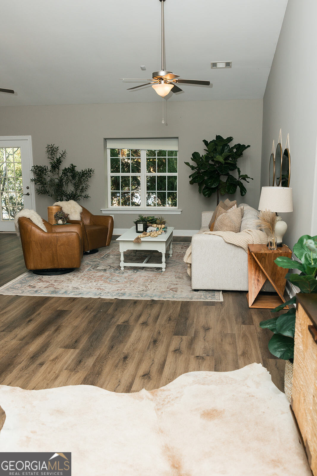 4304 Commonwealth Circle Newnan, GA 30263 - Photo 5 of 38