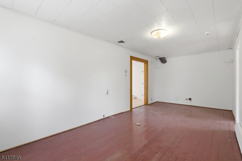 10 Minnehaha Path Lincoln Park, NJ 07035 - Photo 7 of 32 an empty room with an entryway