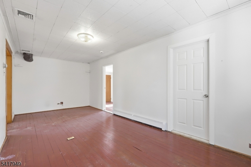 10 Minnehaha Path Lincoln Park, NJ 07035 - Photo 8 of 32 an empty room with an entryway