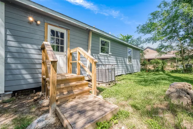 a view of backyard of house