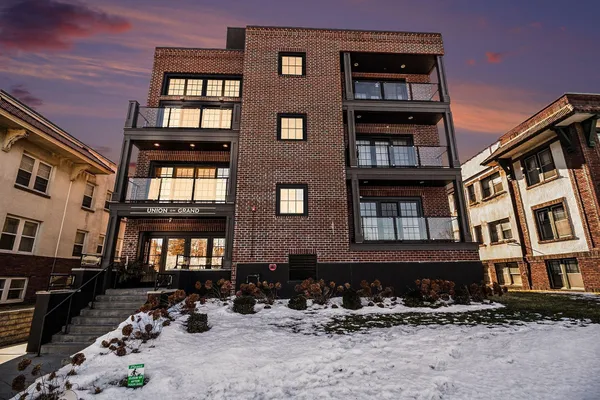 $795,000 | 1174 Grand Avenue, Unit 302, St. Paul, MN 55105