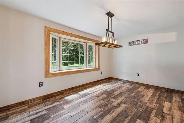 a view of empty room with window