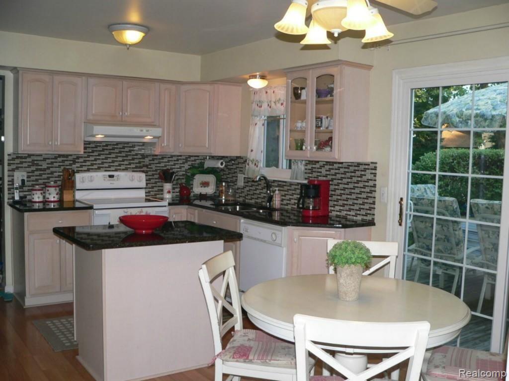 2072 Rutgers Drive Troy, MI 48085 - Photo 6 of 14 22.jpg