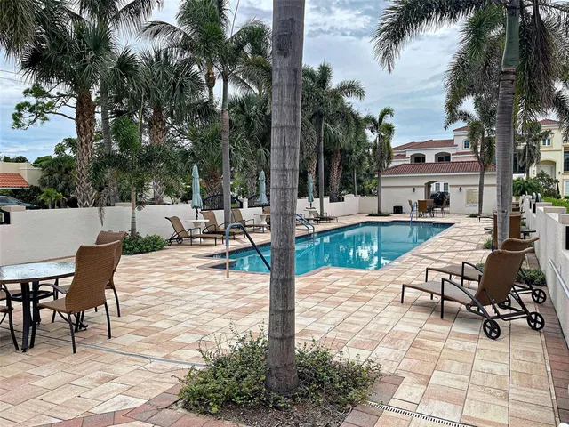$799,900 | 445 Nokomis Avenue South, Unit 210, Venice, FL 34285