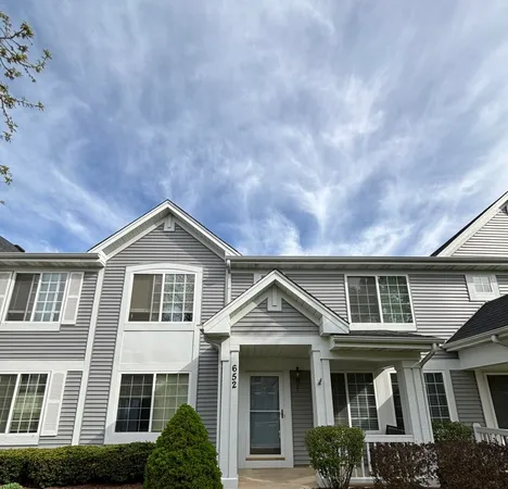 $1,999 | 652 Lincoln Station Drive, Oswego, IL 60543