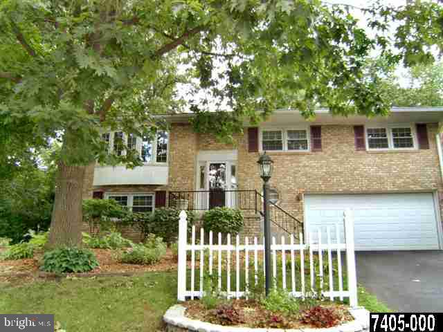 2745 Cambridge Road York, PA 17402 - Photo 2 of 17 Gallery Image 2