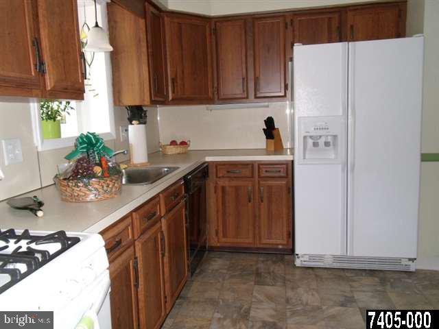 2745 Cambridge Road York, PA 17402 - Photo 7 of 17 Gallery Image 7