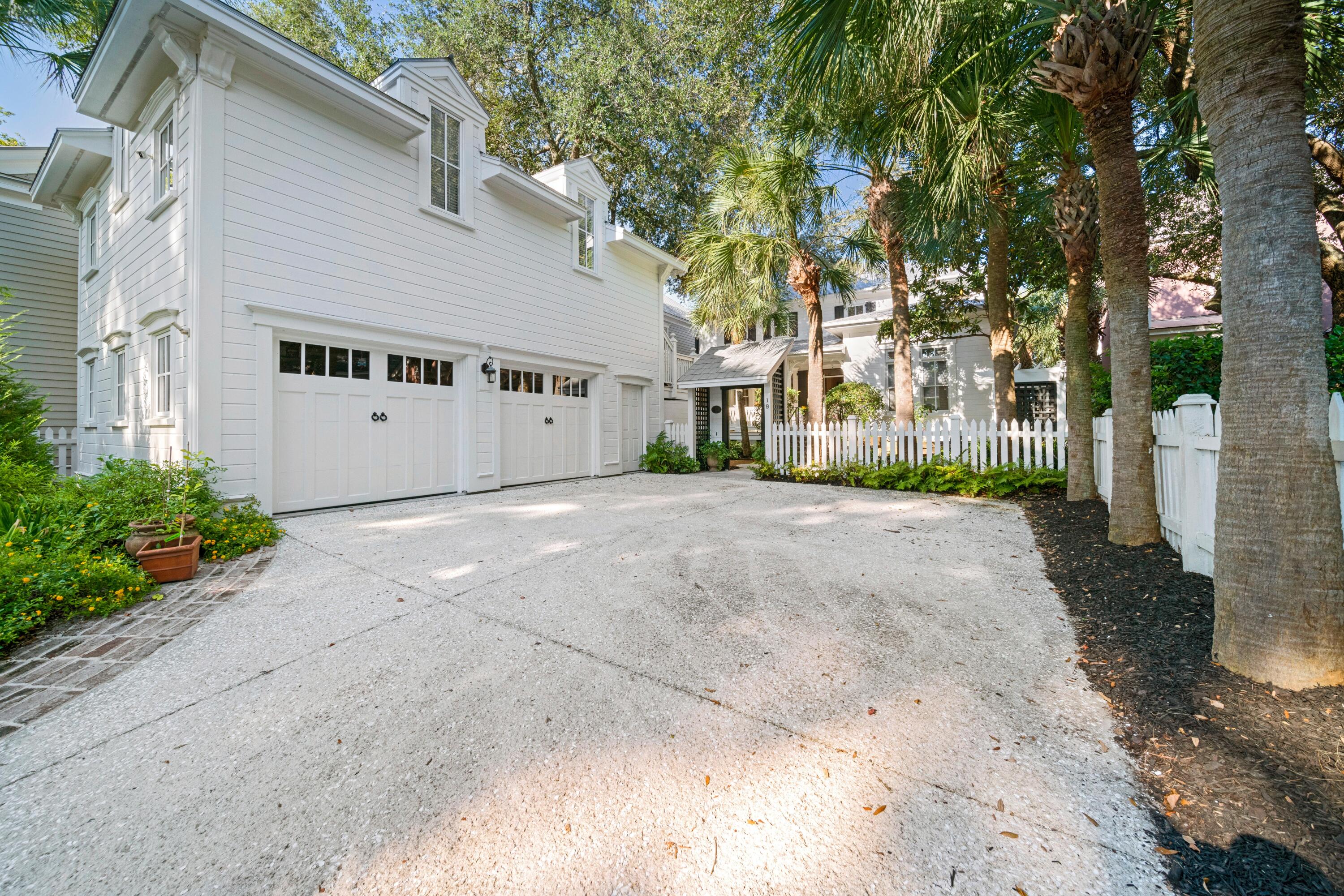 19 Eastlake Road Mount Pleasant, SC 29464 - Photo 55 of 59 Driveway, Very private