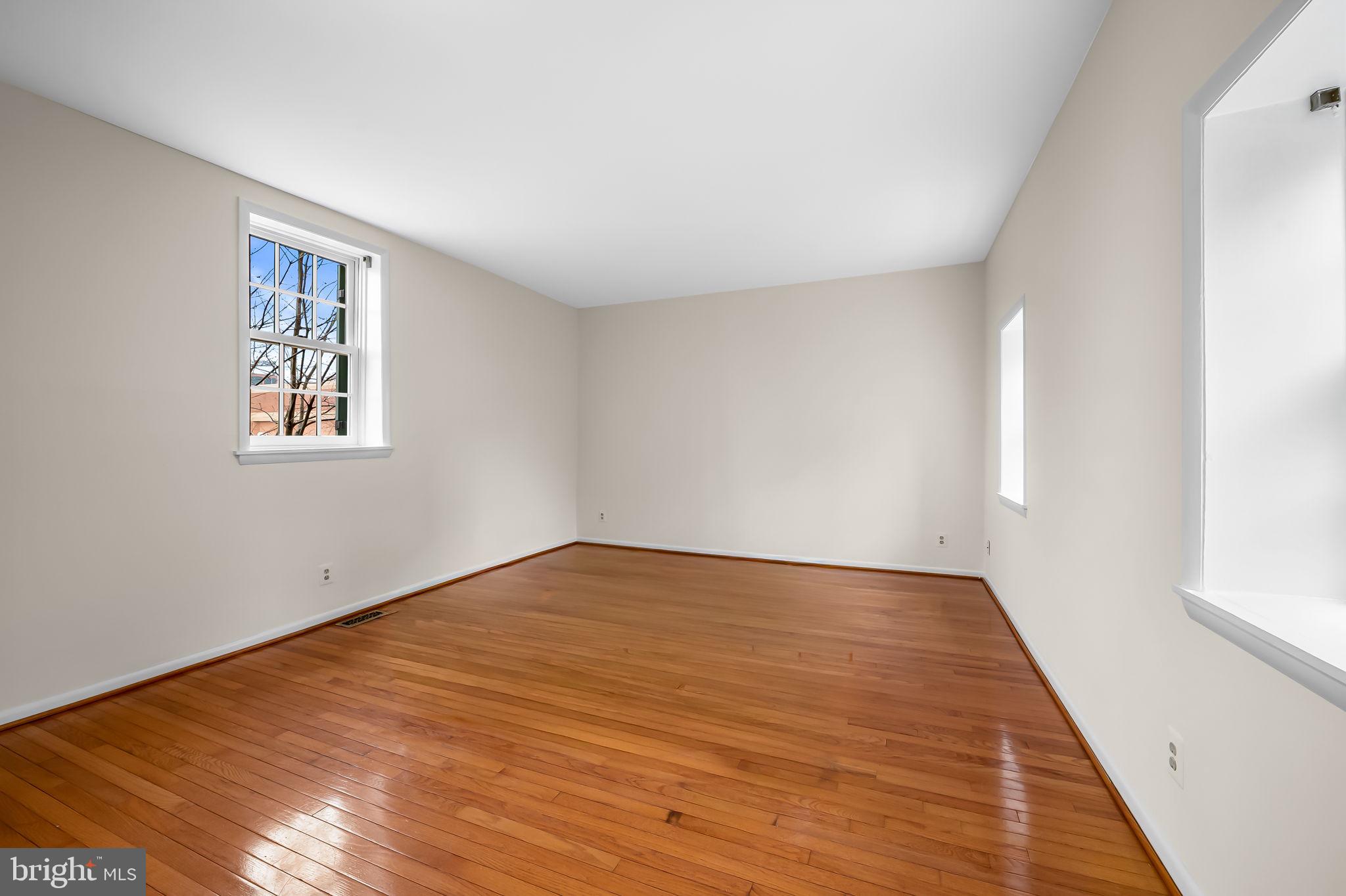 137 West Lee Street Baltimore, MD 21201 - Photo 54 of 74 Apartment Living Room