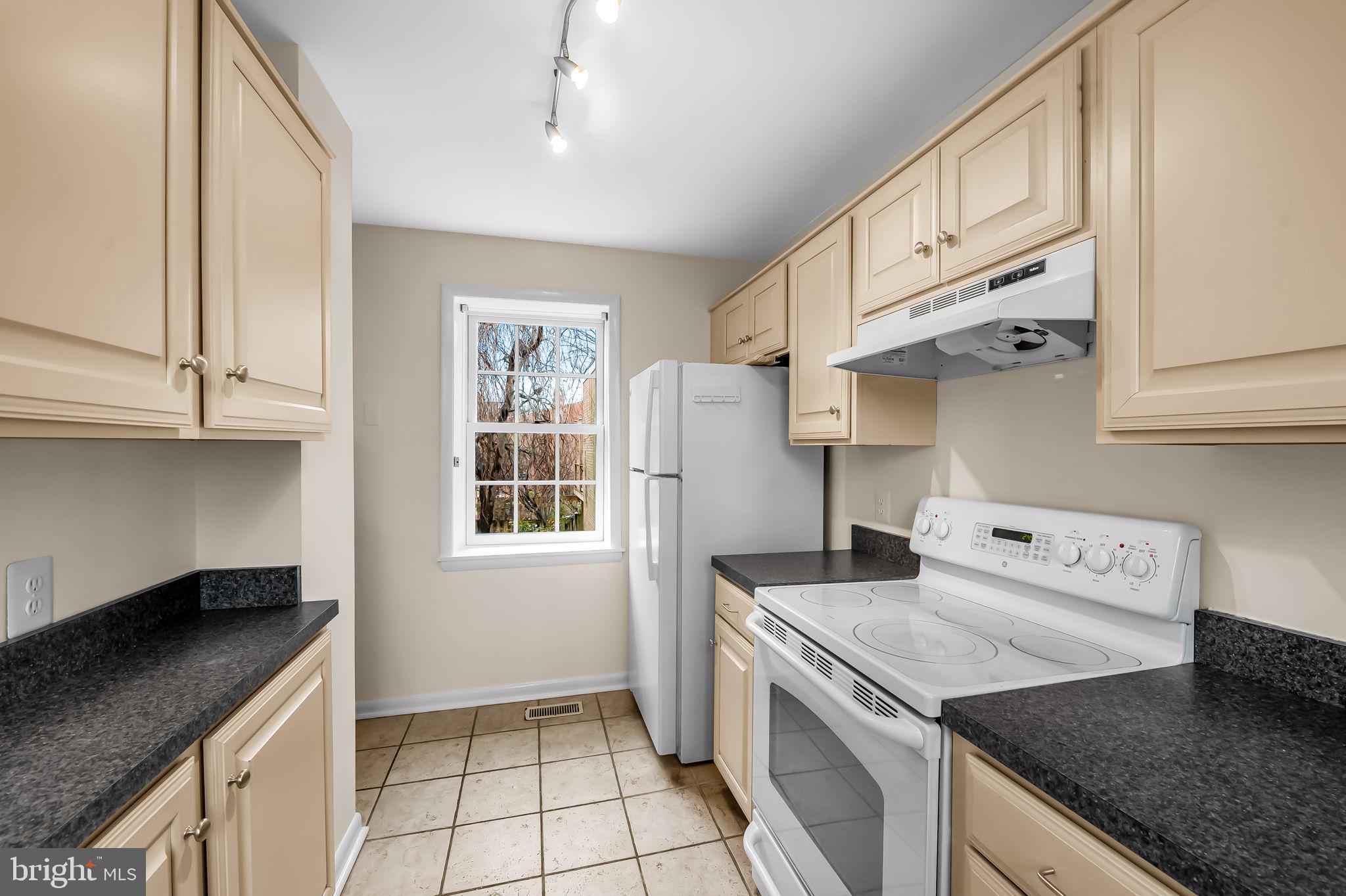 137 West Lee Street Baltimore, MD 21230 - Photo 55 of 65 Apartment Kitchen