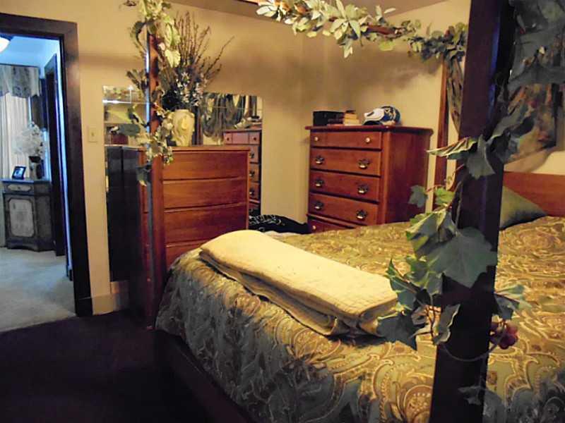 1033 Anderson Road Pittsburgh, PA 15209 - Photo 13 of 25 Master Bedroom.