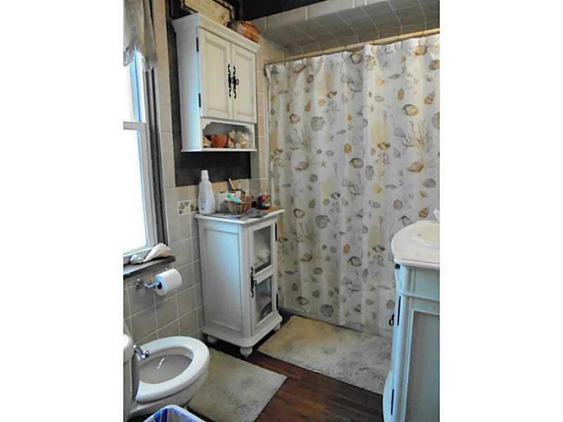 1033 Anderson Road Pittsburgh, PA 15209 - Photo 16 of 25 Full Bath.