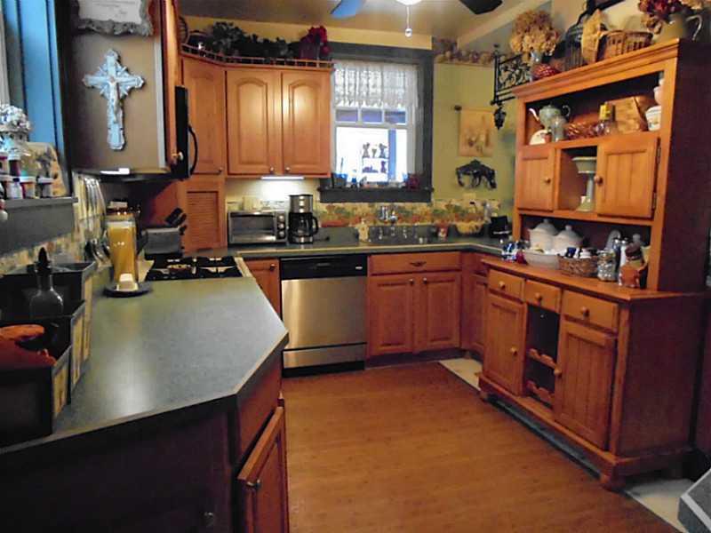 1033 Anderson Road Pittsburgh, PA 15209 - Photo 3 of 25 Kitchen.
