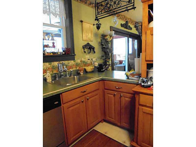 1033 Anderson Road Pittsburgh, PA 15209 - Photo 4 of 25 Kitchen.