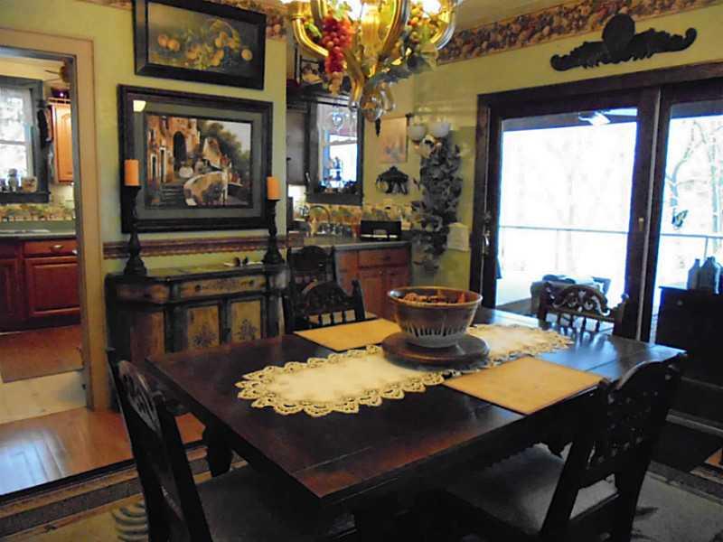 1033 Anderson Road Pittsburgh, PA 15209 - Photo 8 of 25 Dining Room.