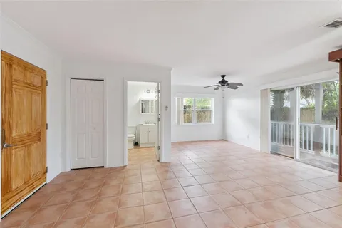 en empty room with windows and closet