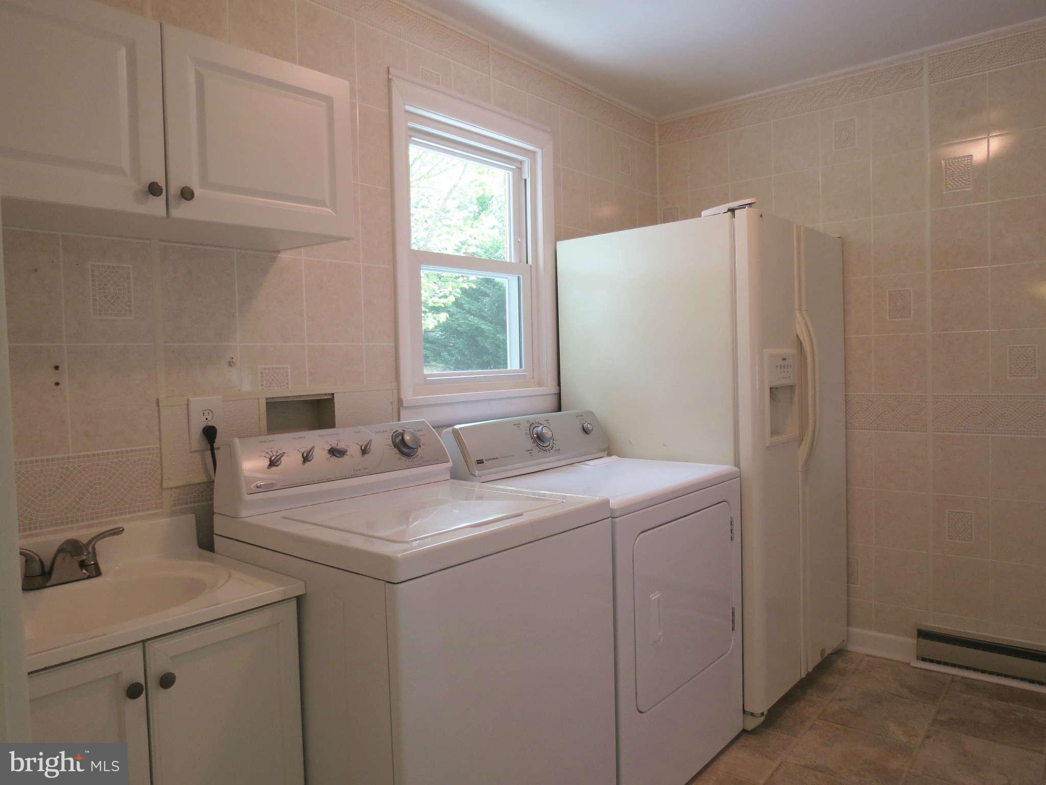 2353 Braddock Road Mount Airy, MD 21771 - Photo 18 of 30 Main Laundry / Mud Room