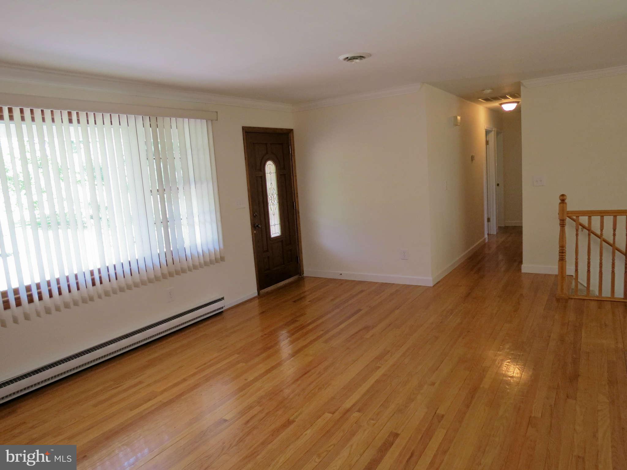 2353 Braddock Road Mount Airy, MD 21771 - Photo 5 of 30 Living Room