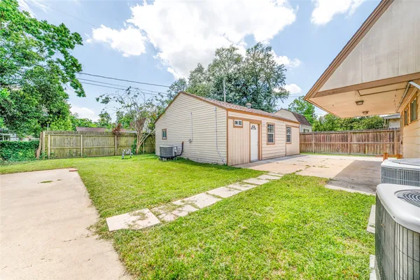 $1,100 | 1309 Jefferson Street, Unit C, Baytown, TX 77520