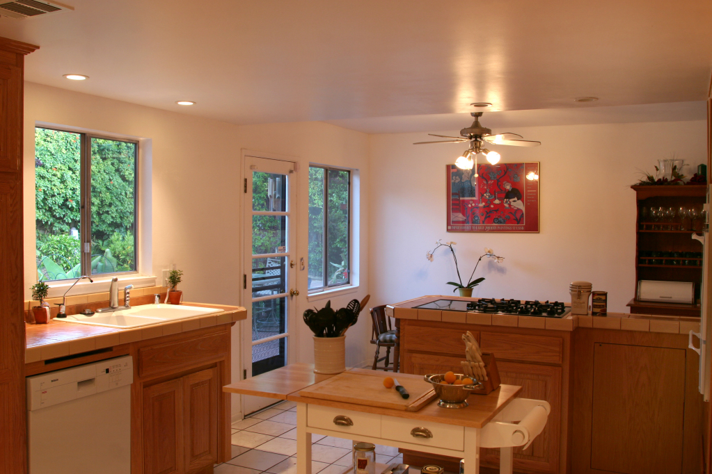 452 Wakefield Road Goleta, CA 93117 - Photo 4 of 9 Kitchen and Breakfast Area