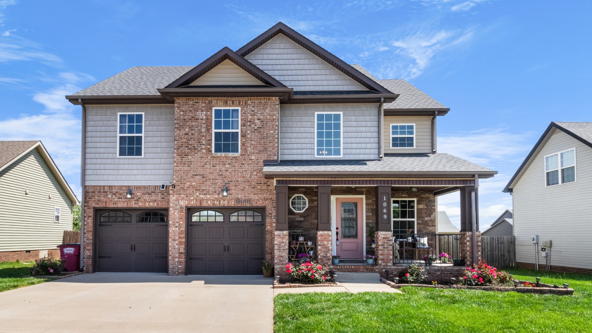 1069 Castlerock Drive Clarksville, TN 37042 - Photo 1 of 25 a front view of a house with garden