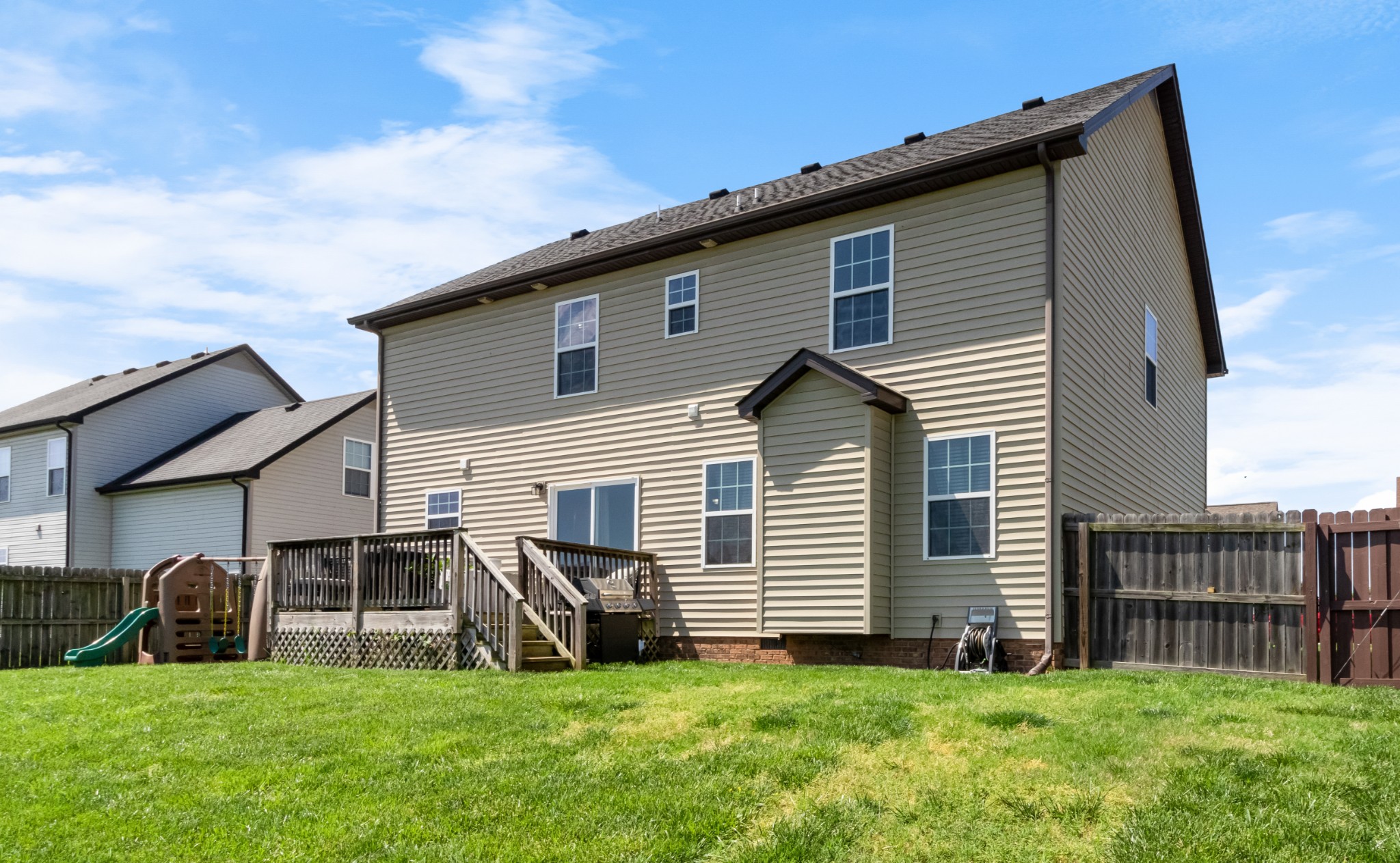 1069 Castlerock Drive Clarksville, TN 37042 - Photo 24 of 25 a backyard of a house with table and chairs